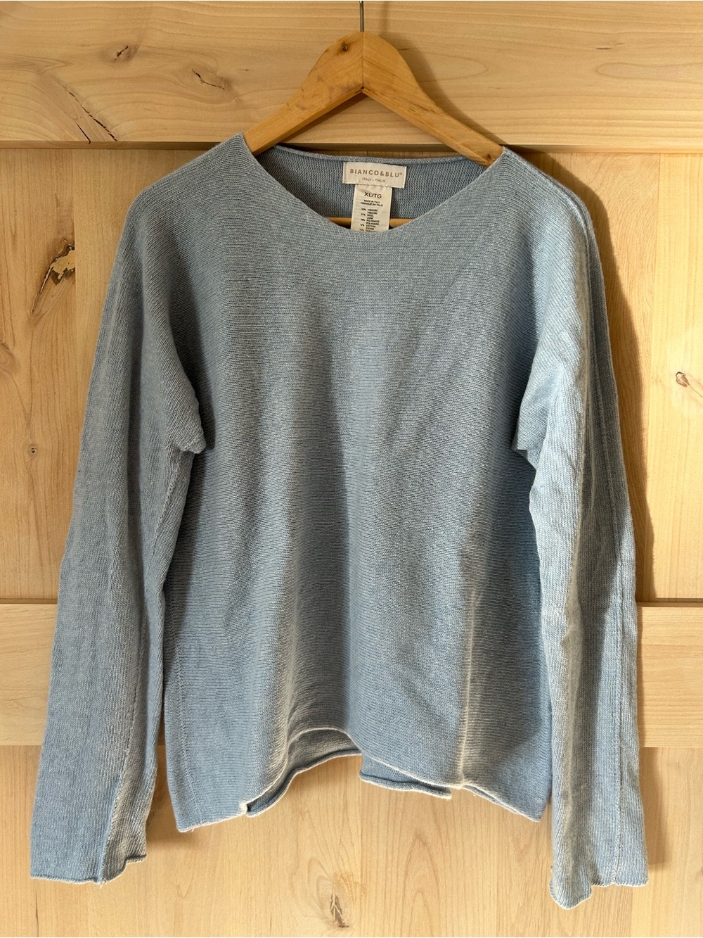 Bianco & Blu wool viscose cashmere blend sweater in pale blue, size XL.